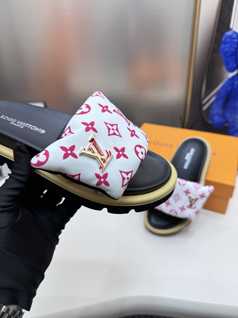 Louis Vuitton Padded Slides · 5295 — תמונה 39