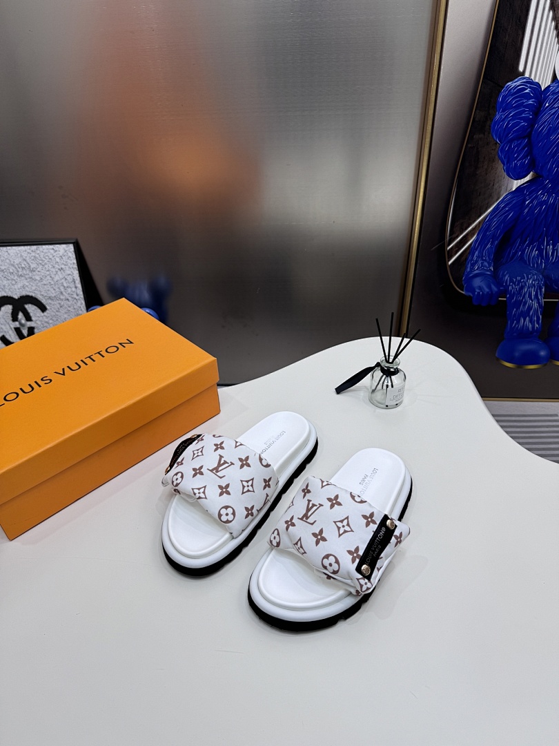 Louis Vuitton Padded Slides · 5295 — תמונה 49