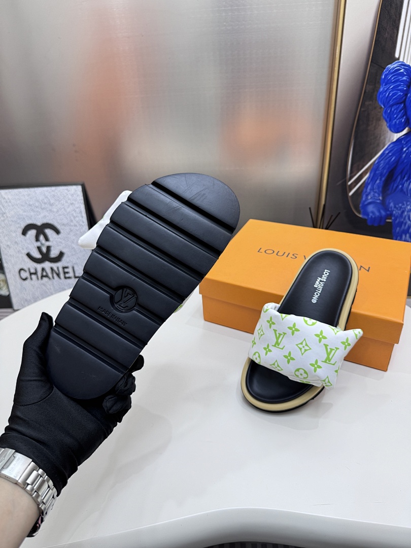 Louis Vuitton Padded Slides · 5295 — תמונה 51