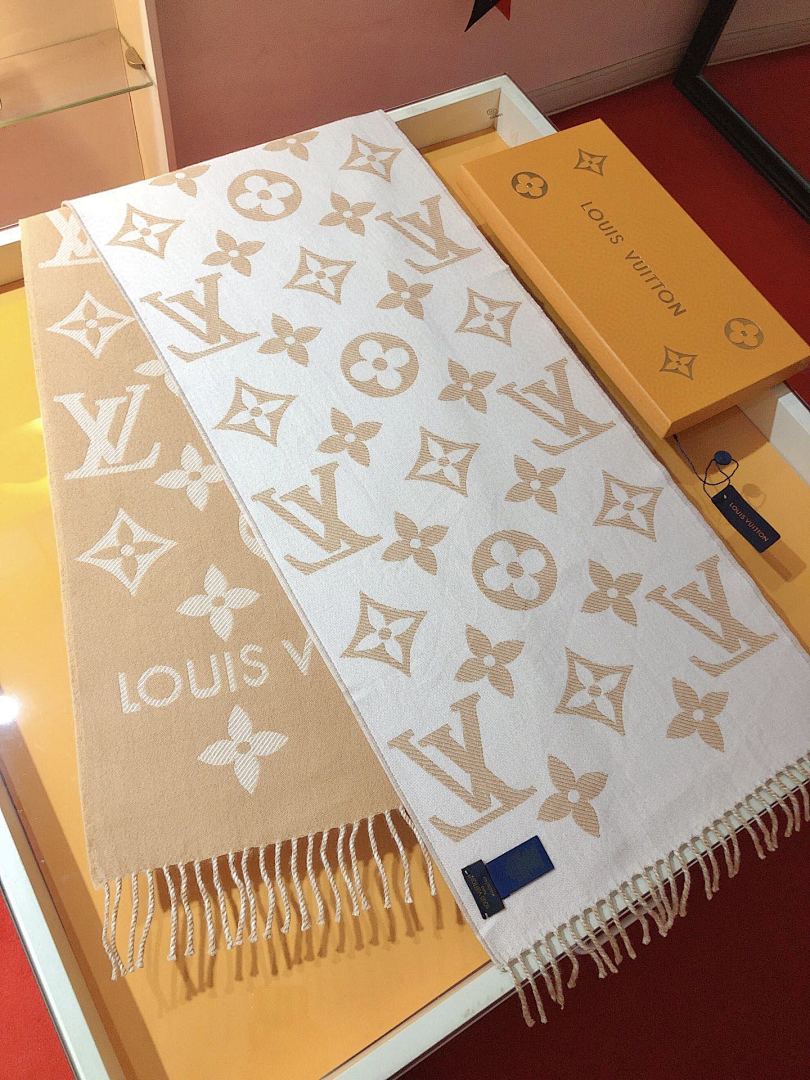 Louis Vuitton Essential Scarf · 3890 — תמונה 8