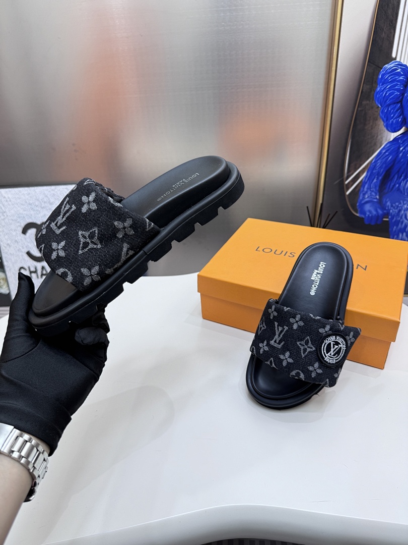 Louis Vuitton Padded Slides · 5295 — תמונה 59