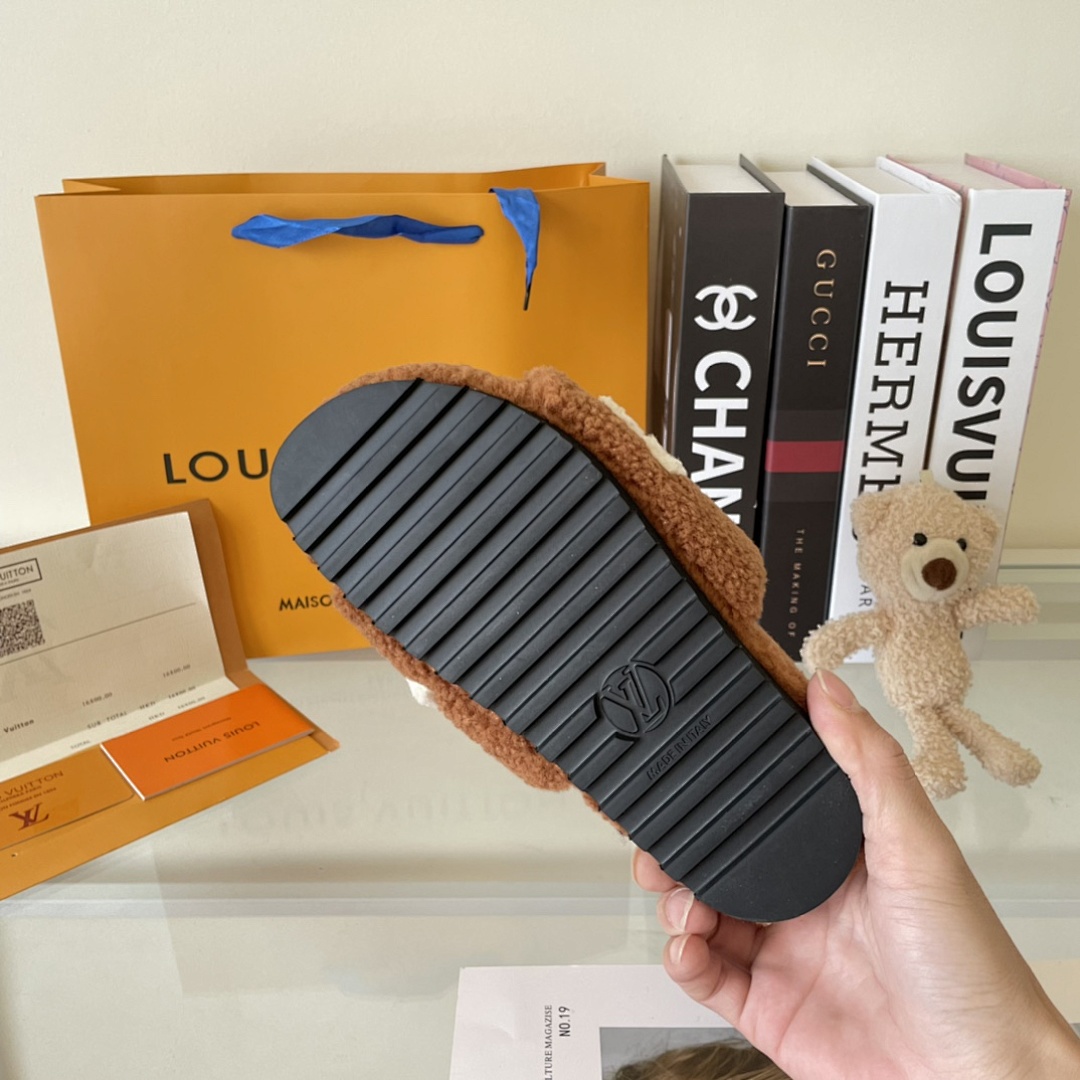 Louis Vuitton — כפכפים · 4804 — תמונה 26