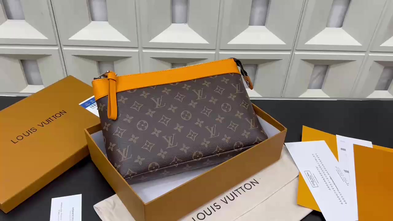 Louis Vuitton To-Go Pochette · 6098 — תמונה 3