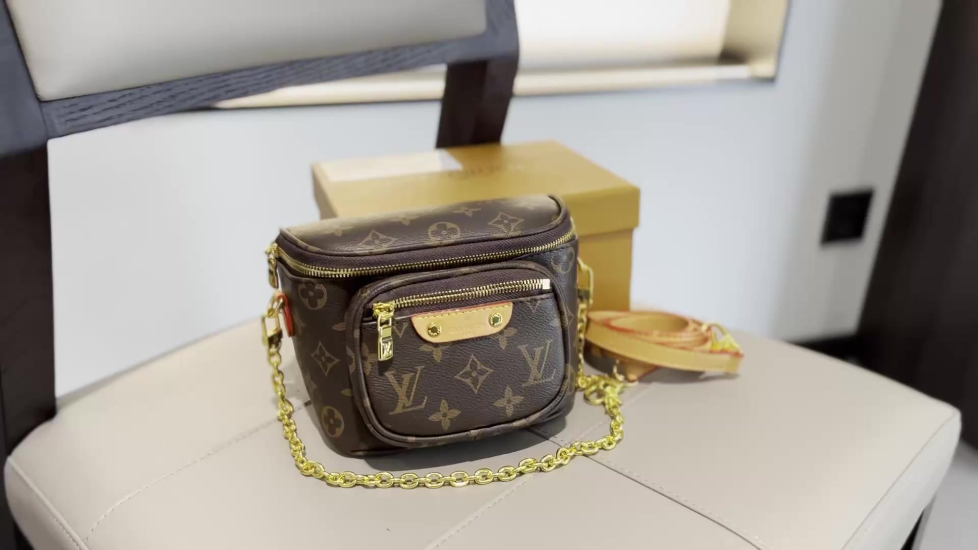Louis Vuitton Mini Bumbag · 6421 — תמונה 2