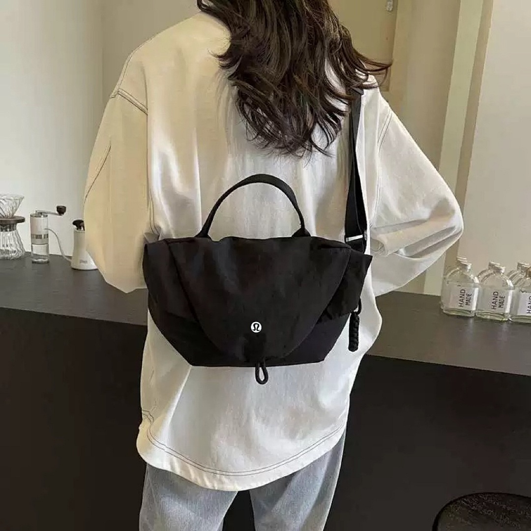 Lululemon Curved Crossbody Bag · A2790 — תמונה 29