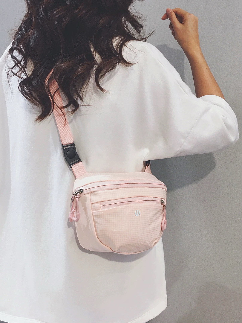 Lululemon All Night Micro Festival Bag · A3214 — תמונה 15