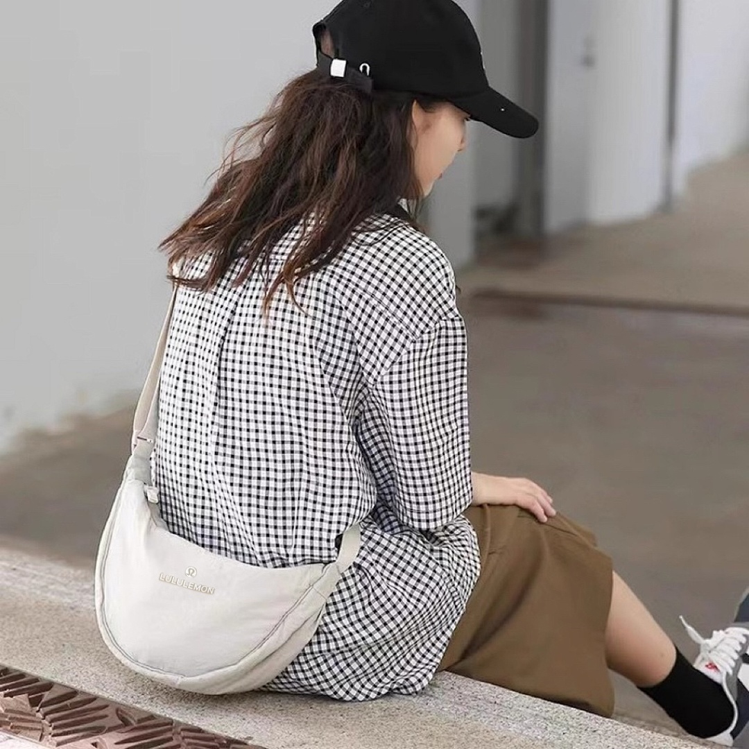 Lululemon Small Slouchy Sling Bag 3L · A2753 — תמונה 9