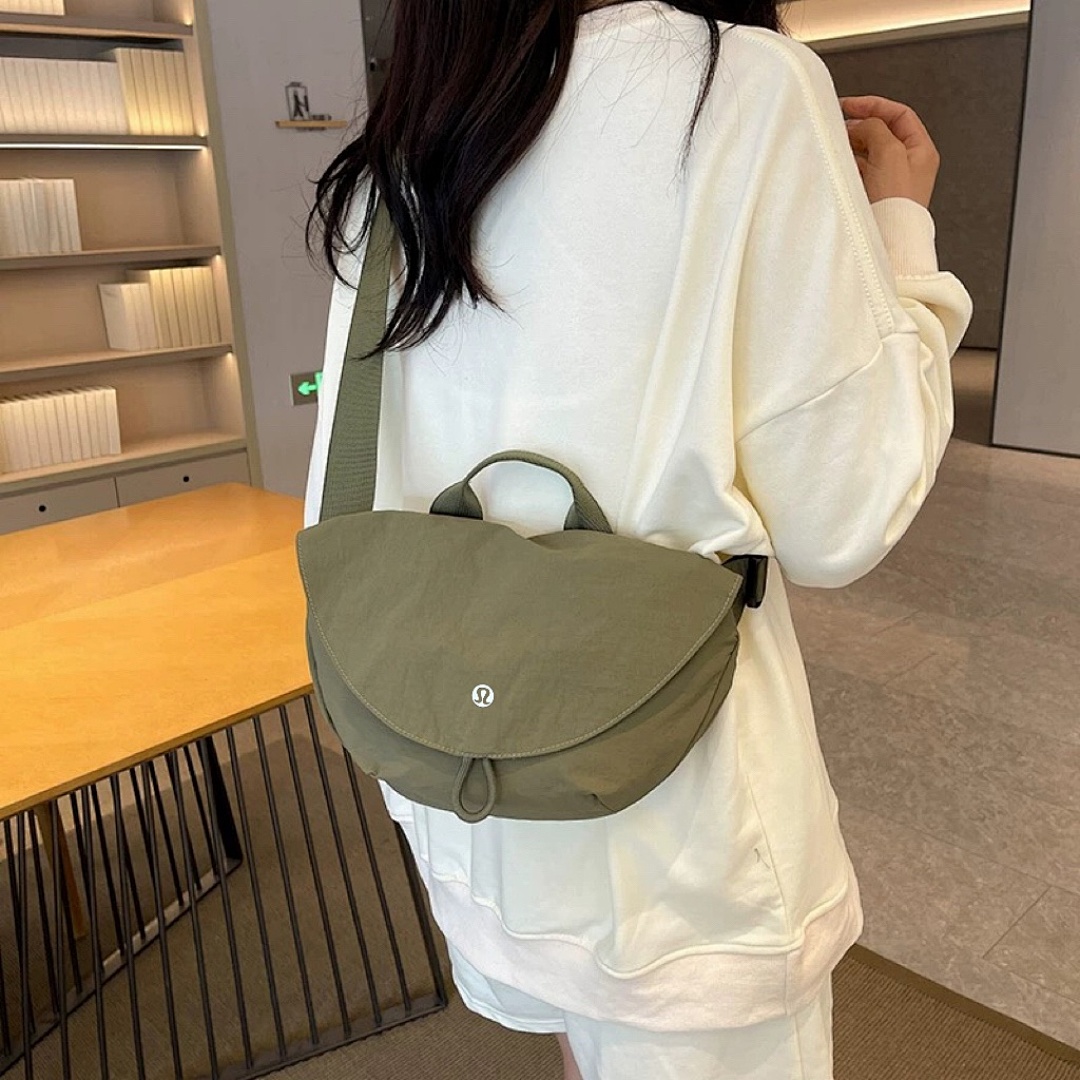 Lululemon Curved Crossbody Bag · A2790 — תמונה 36