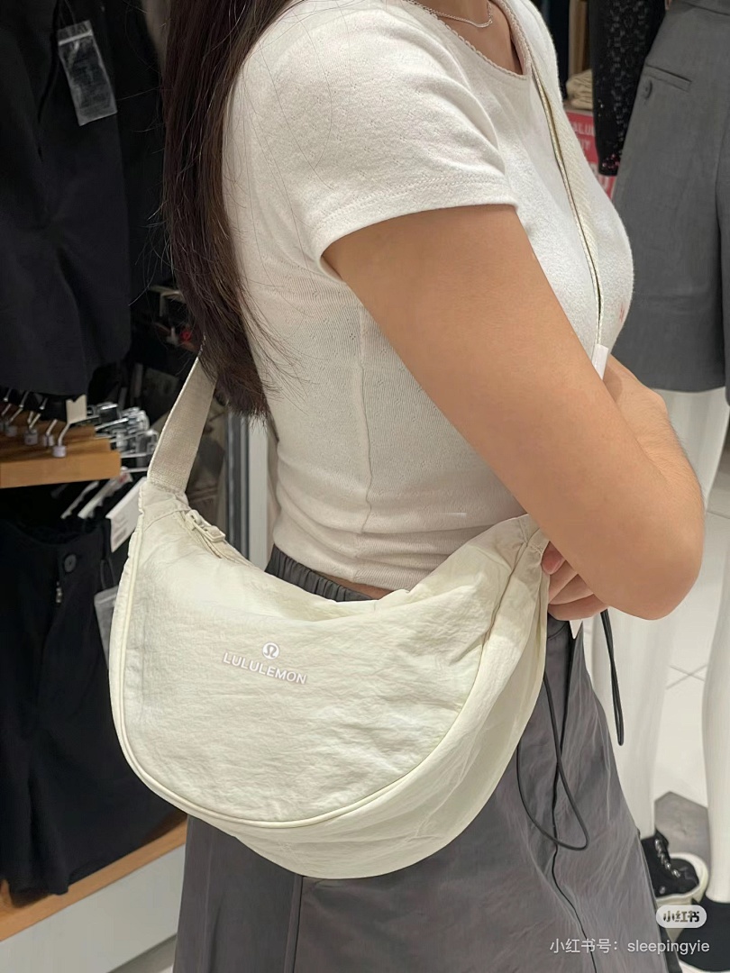 Lululemon Small Slouchy Sling Bag 3L · A2753 — תמונה 14