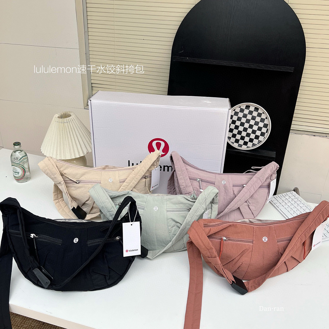 Lululemon Slouchy Sling Bag · A3259 — תמונה 8