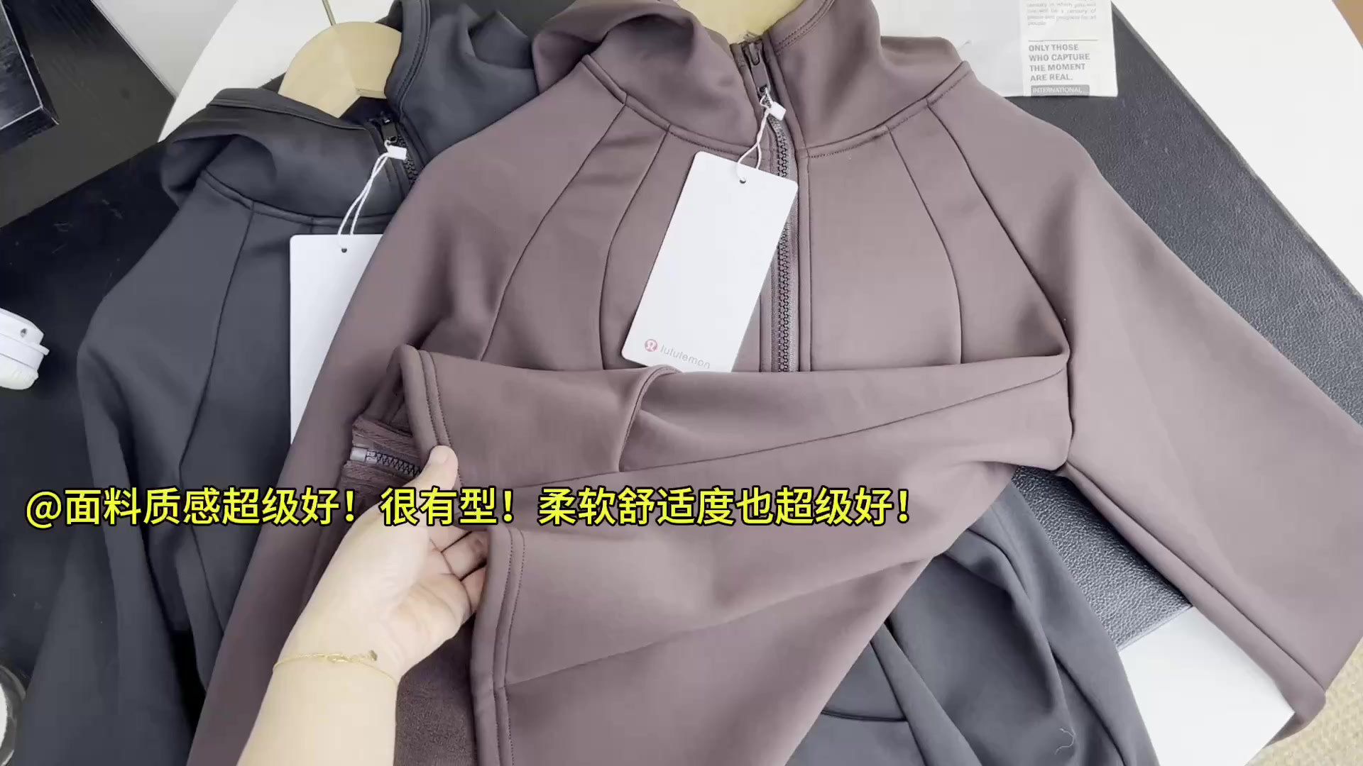 Lululemon Define Cropped Hooded Jacket · A2723 — תמונה 3