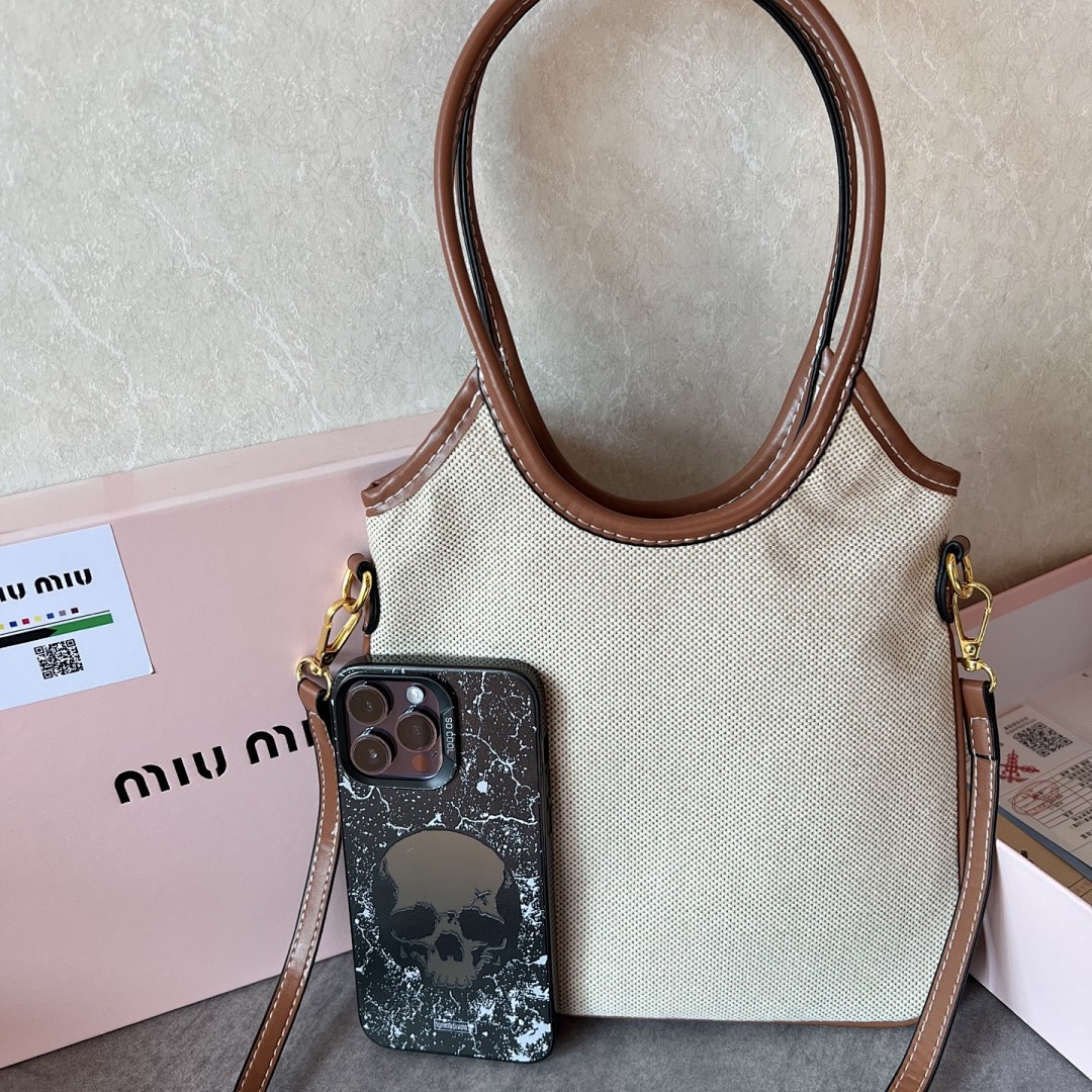 Miumiu HE7671