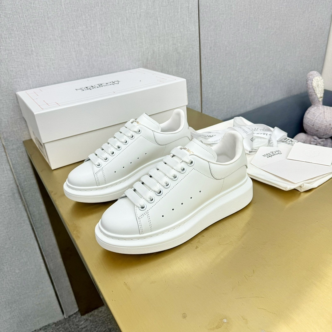 Alexander McQueen Oversized Sneaker · ZT11267