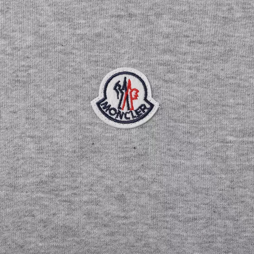 Moncler Logo Patch Cotton Sweatshirt · A2102 — תמונה 4