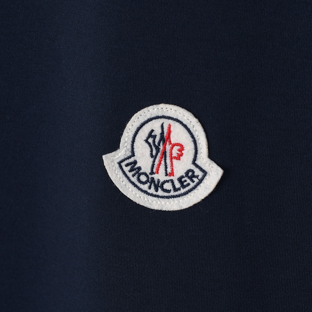 Moncler Logo Patch Cotton T-Shirt · A2490 — תמונה 12