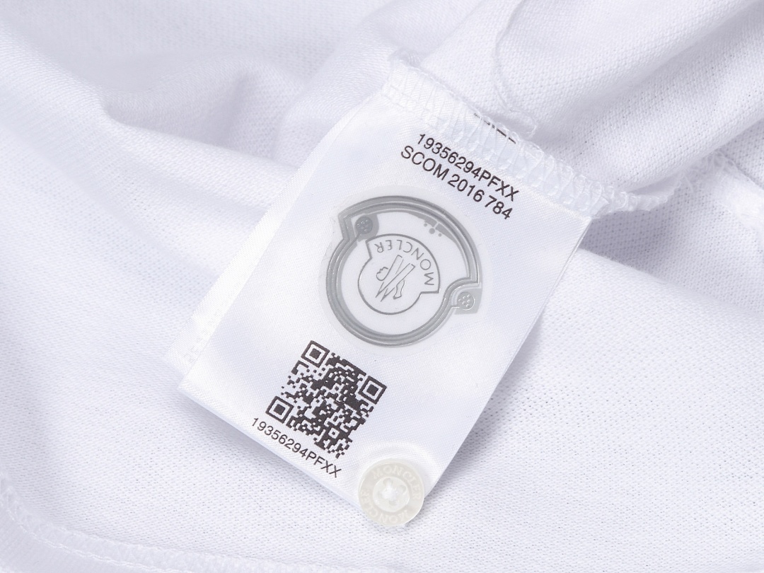Moncler Tricolor-Trimmed Cotton Piquet Polo Shirt · A3014 — תמונה 6