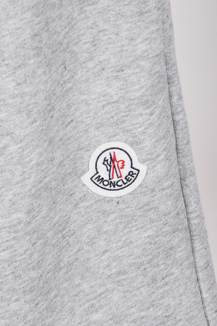 Moncler Logo Stretch Cotton Fleece Shorts · A3219 — תמונה 9
