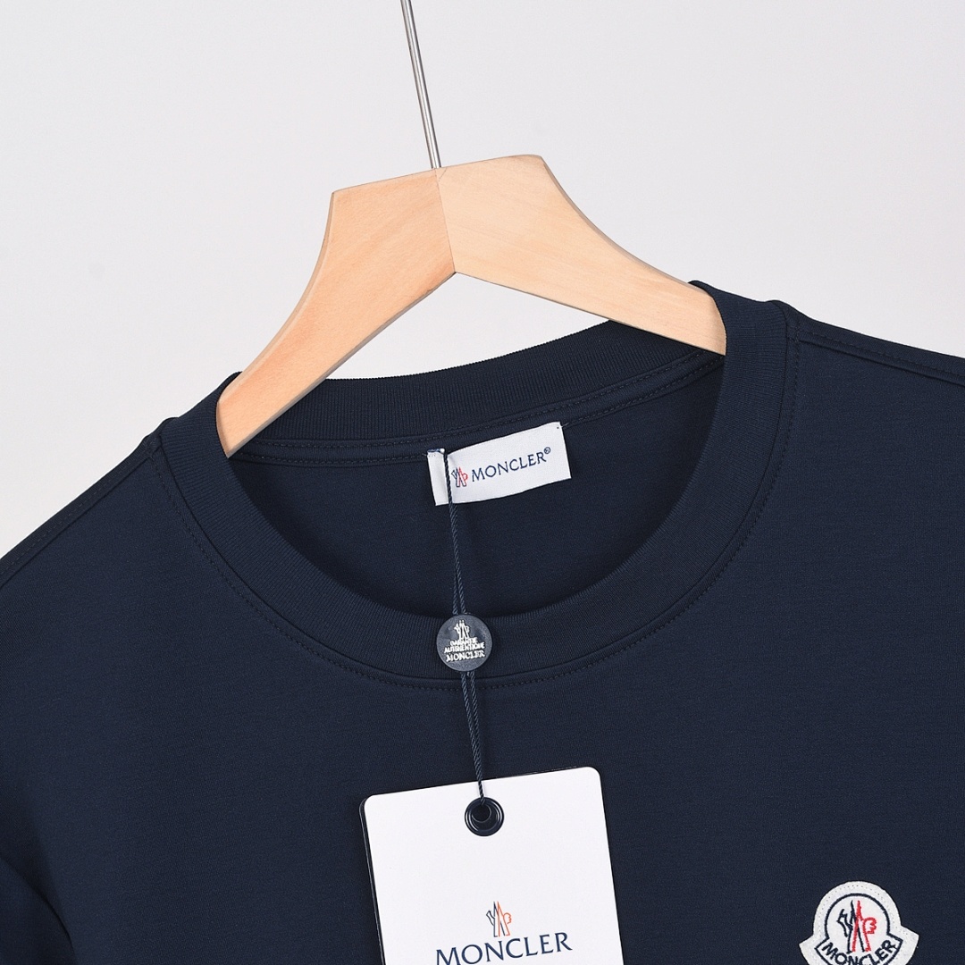 Moncler Logo Patch Cotton T-Shirt · A2490 — תמונה 16