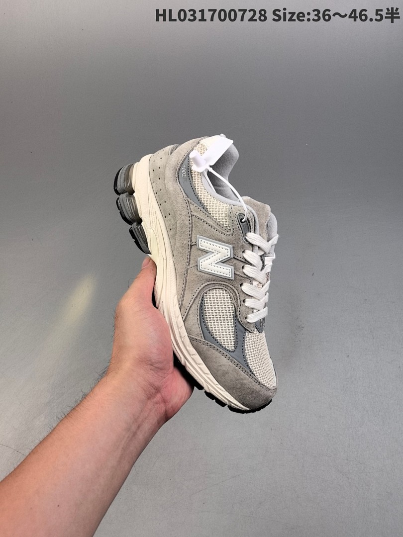New Balance 2002R · 5892