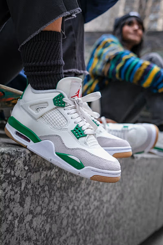 Air Jordan 4 Retro SB · 4718