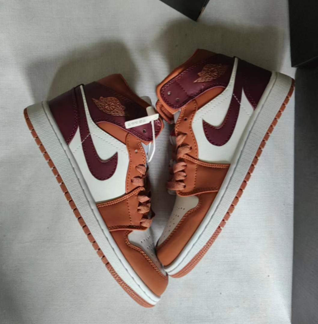 Nike Air Jordan 1 Retro High · 4847 — תמונה 12