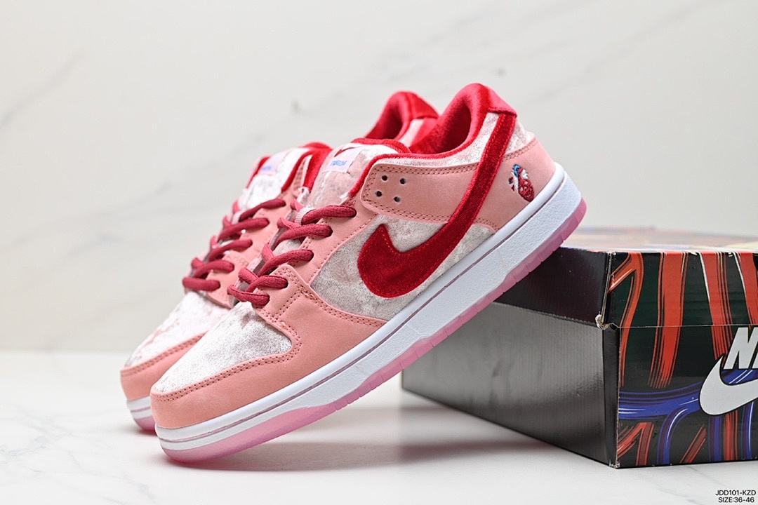 Nike SB Dunk Low StrangeLove · 5139