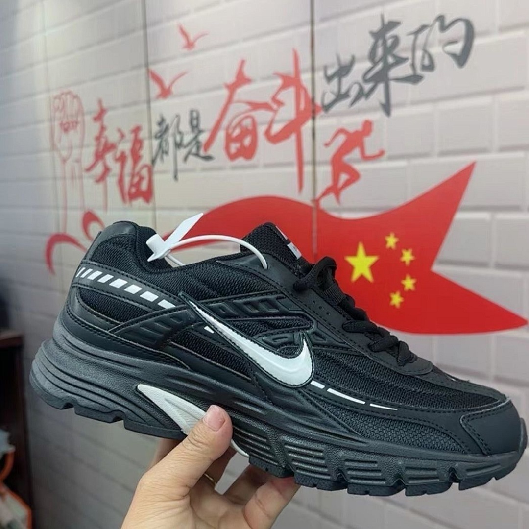 NIKE ZT9637