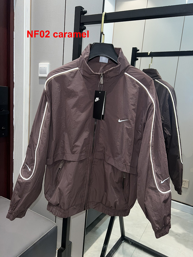 Nike Sportswear Solo Swoosh Woven Tracksuit · A3011 — תמונה 36