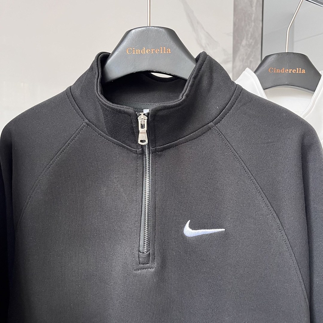 Nike Solo Swoosh Quarter-Zip · A2763 — תמונה 4