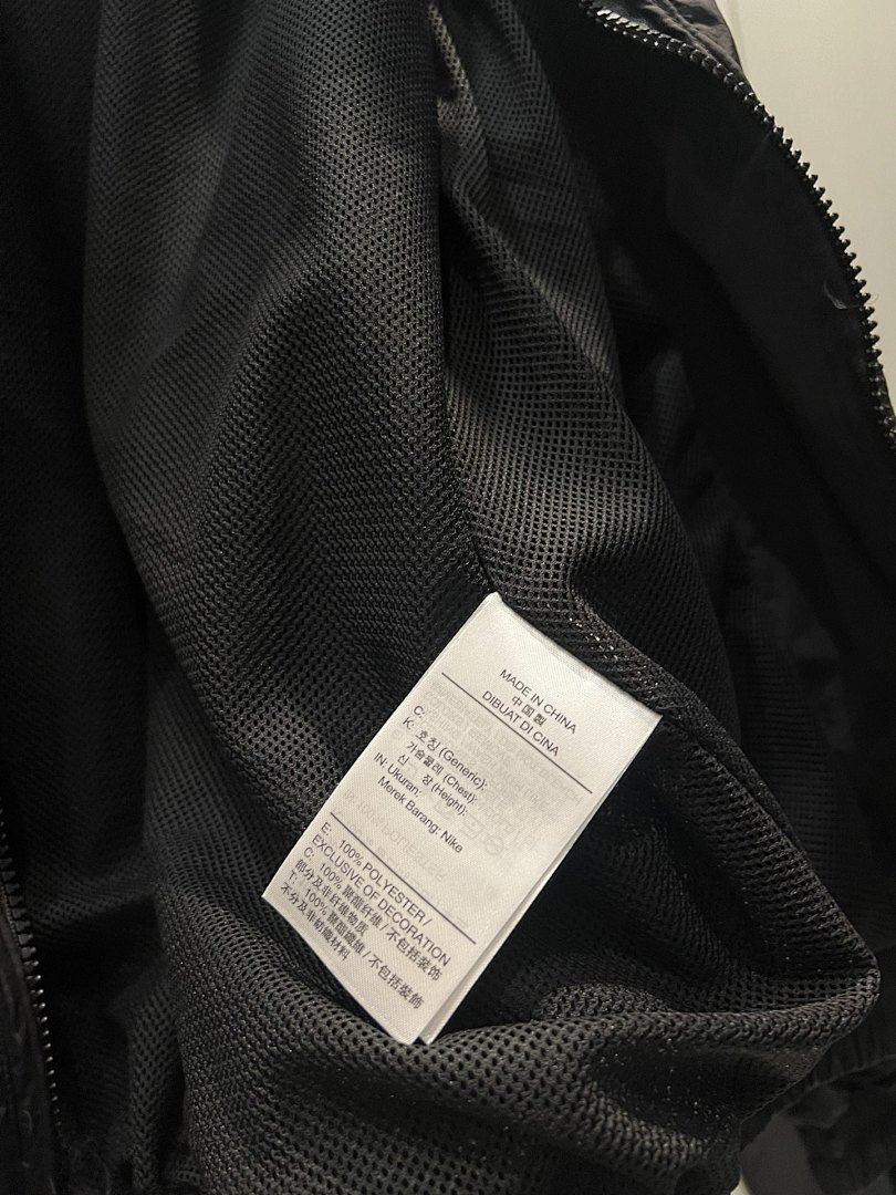 Nike Sportswear Solo Swoosh Woven Tracksuit · A3011 — תמונה 25