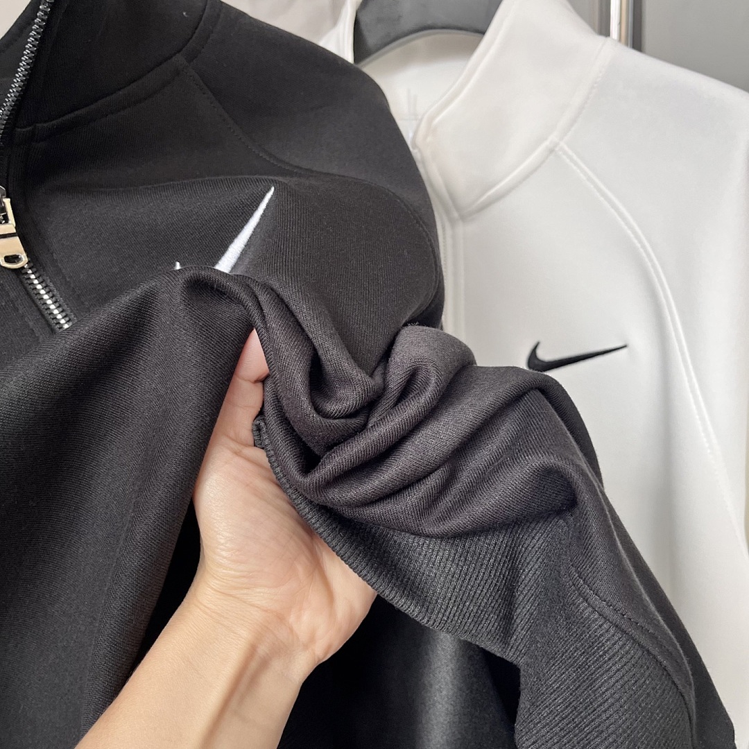Nike Solo Swoosh Quarter-Zip · A2763 — תמונה 54