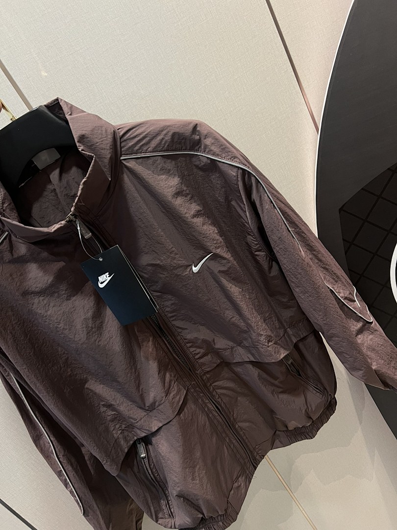 Nike Sportswear Solo Swoosh Woven Tracksuit · A3011 — תמונה 18