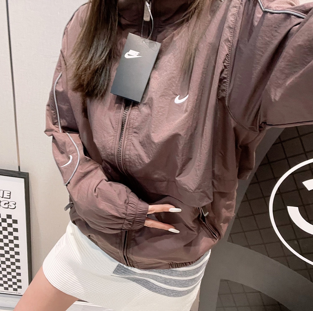 Nike Sportswear Solo Swoosh Woven Tracksuit · A3011 — תמונה 22