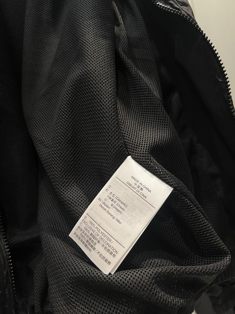 Nike Sportswear Solo Swoosh Woven Tracksuit · A3011 — תמונה 31
