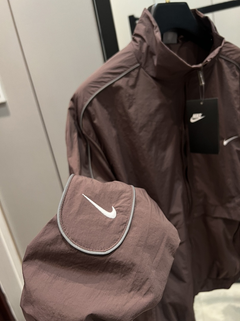 Nike Sportswear Solo Swoosh Woven Tracksuit · A3011 — תמונה 20