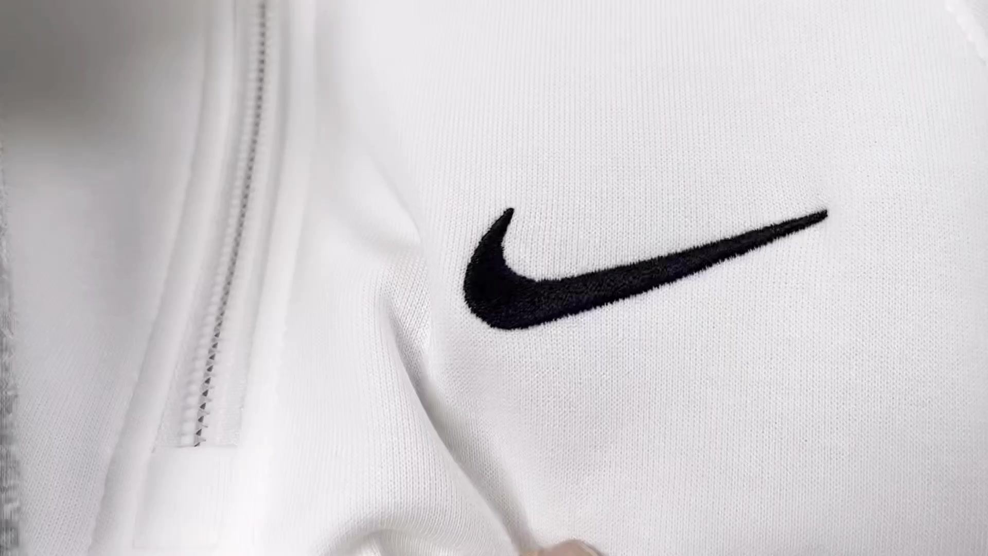 Nike Solo Swoosh Quarter-Zip · A2763 — תמונה 2