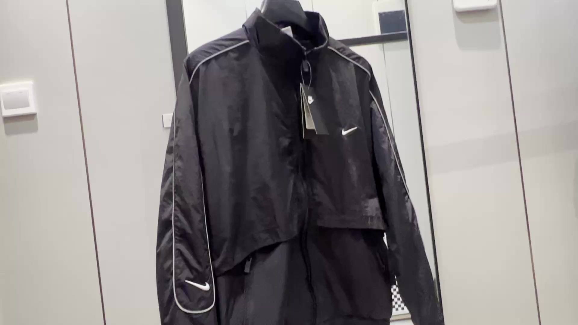 Nike Sportswear Solo Swoosh Woven Tracksuit · A3011 — תמונה 4