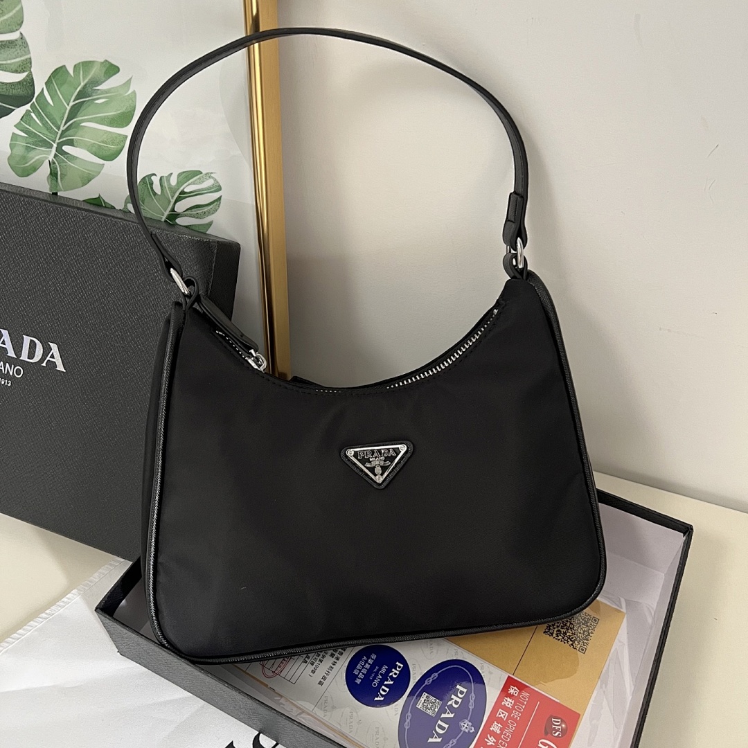 Prada HE7662