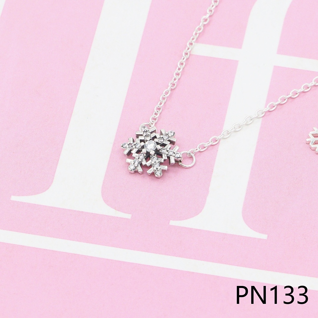 Pandora Sparkling Snowflake · PN12