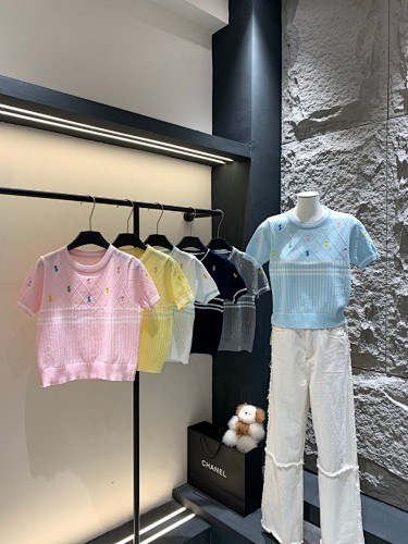 Ralph Lauren Multicolor Pony Knit Top · A2380