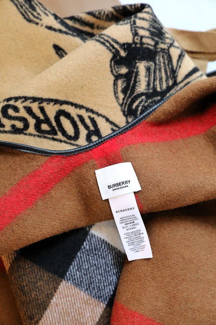 Burberry Gallant Knight Wool Cape · ZT13934 — תמונה 2