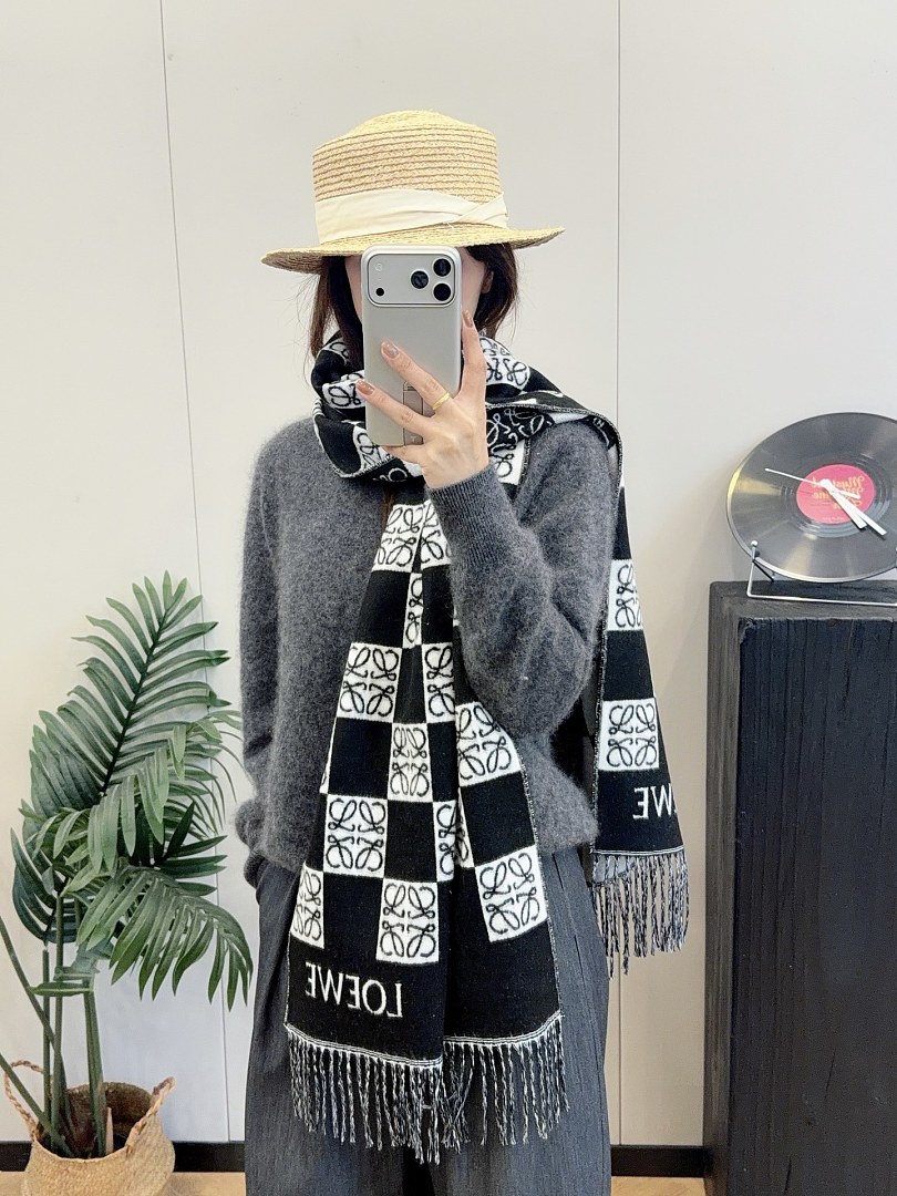 Loewe Anagram Scarf · ZT13900 — תמונה 12