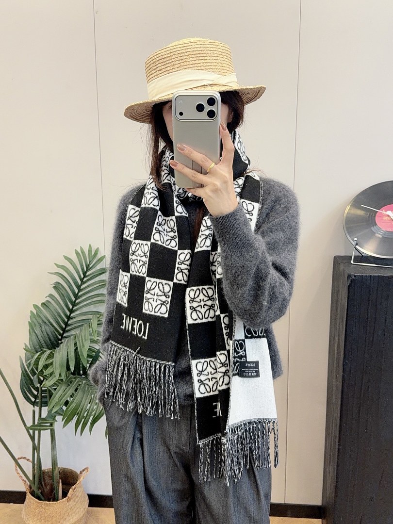Loewe Anagram Scarf · ZT13900 — תמונה 11