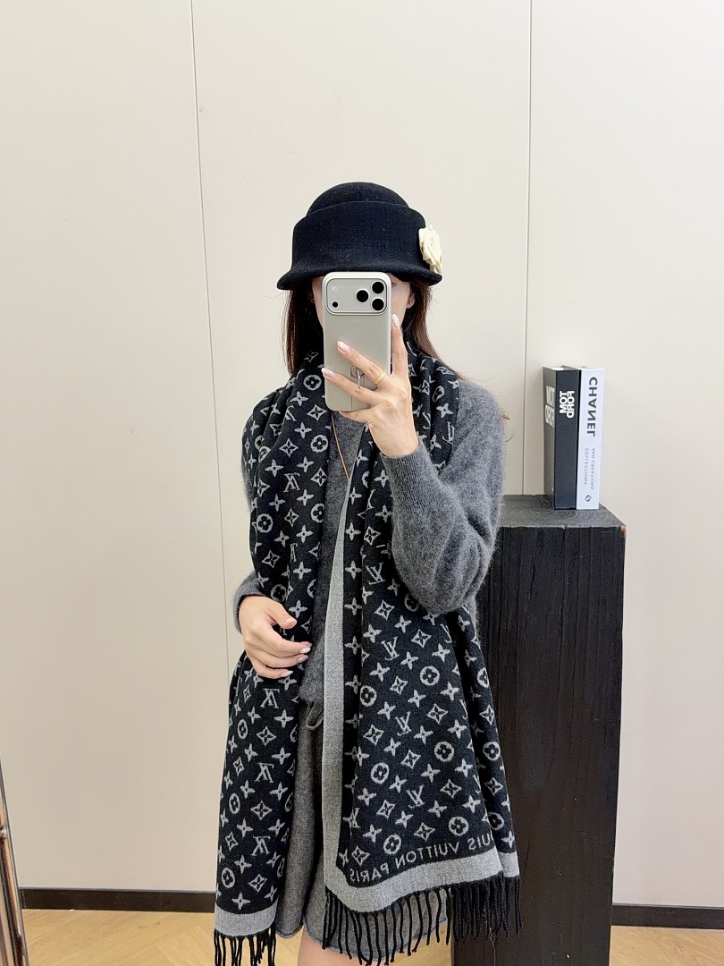 Louis Vuitton Monogram Classic Scarf · ZT13917 — תמונה 4