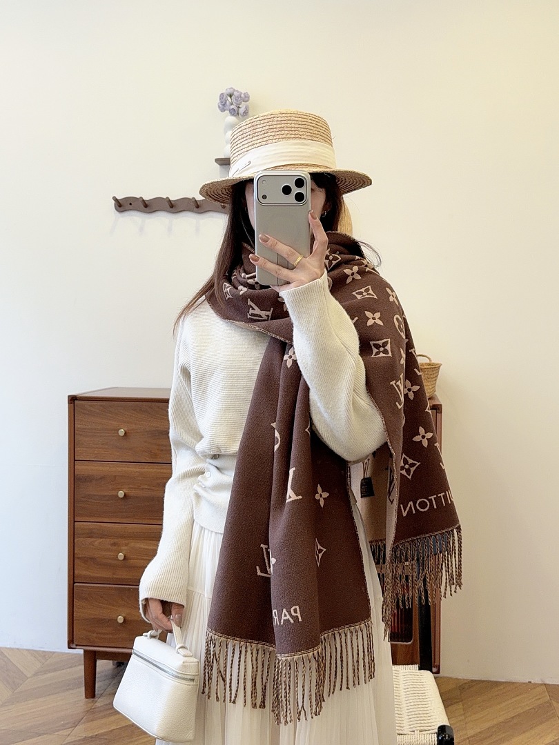 Louis Vuitton LV Essential Scarf · ZT13909 — תמונה 19