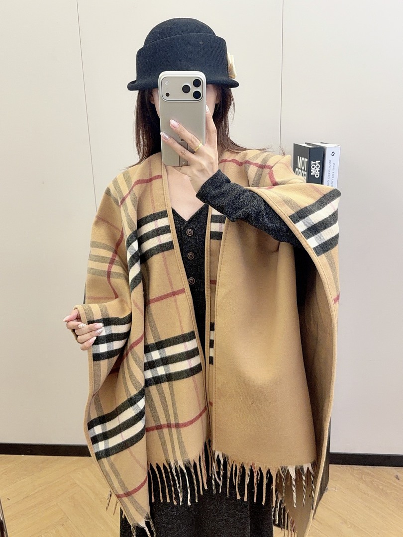 Burberry Contrast Check Cashmere Wool Cape · ZT13937 — תמונה 5
