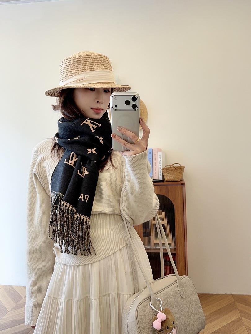 Louis Vuitton LV Essential Scarf · ZT13909 — תמונה 10