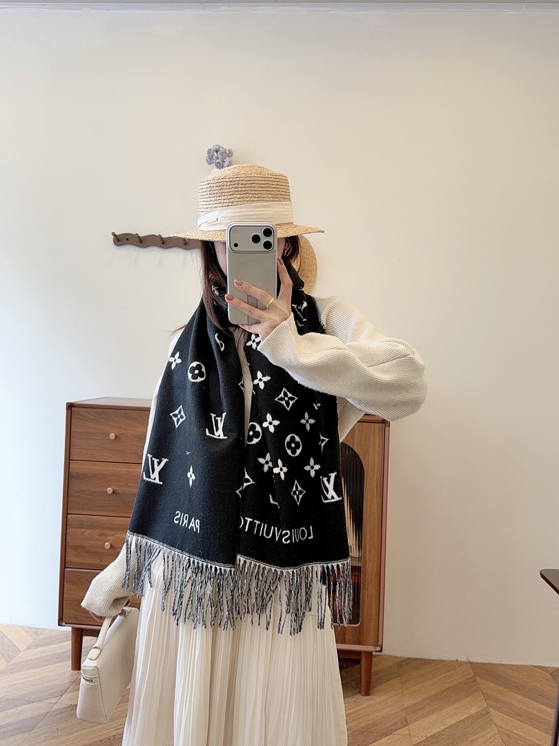 Louis Vuitton LV Essential Scarf · ZT13909 — תמונה 16