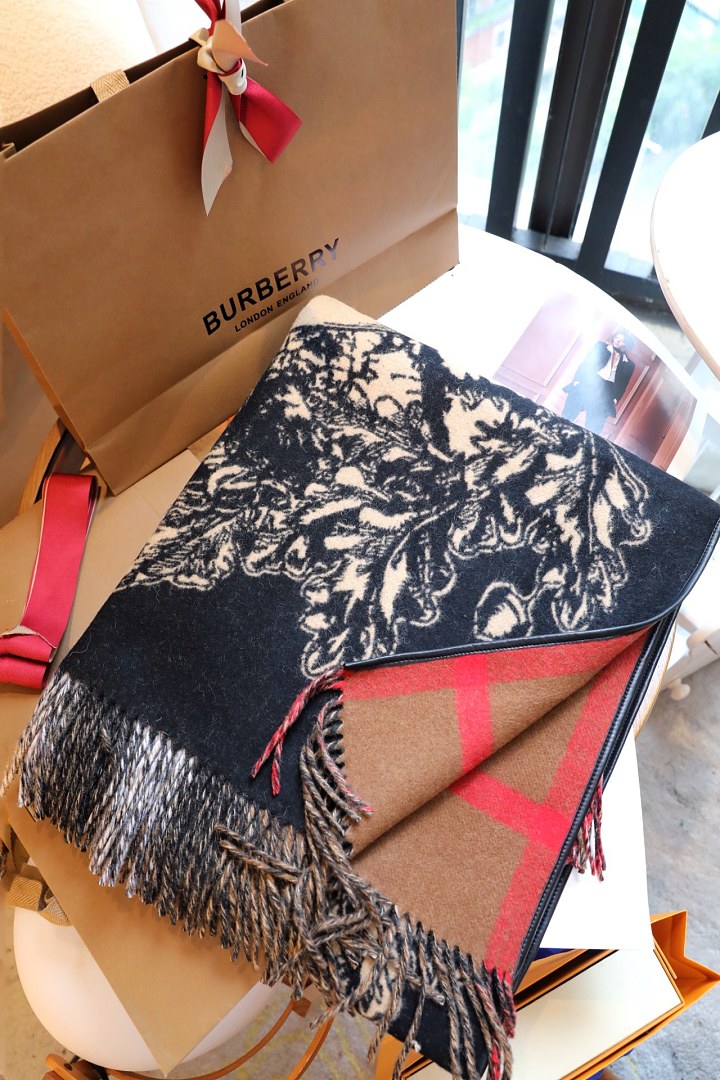 Burberry Gallant Knight Wool Cape · ZT13934 — תמונה 5