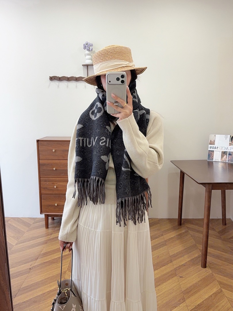 Louis Vuitton Reykjavik Scarf · ZT13914